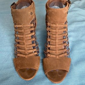 Vince camuto shoes tan suede women’s size 7 1/2